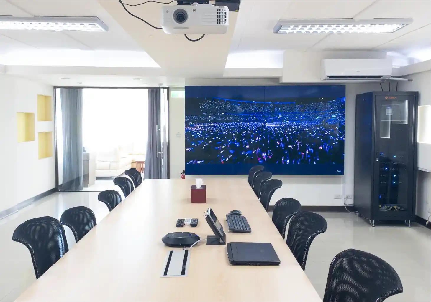 Reliable Matrix Connectivity for Multi-Display Systems